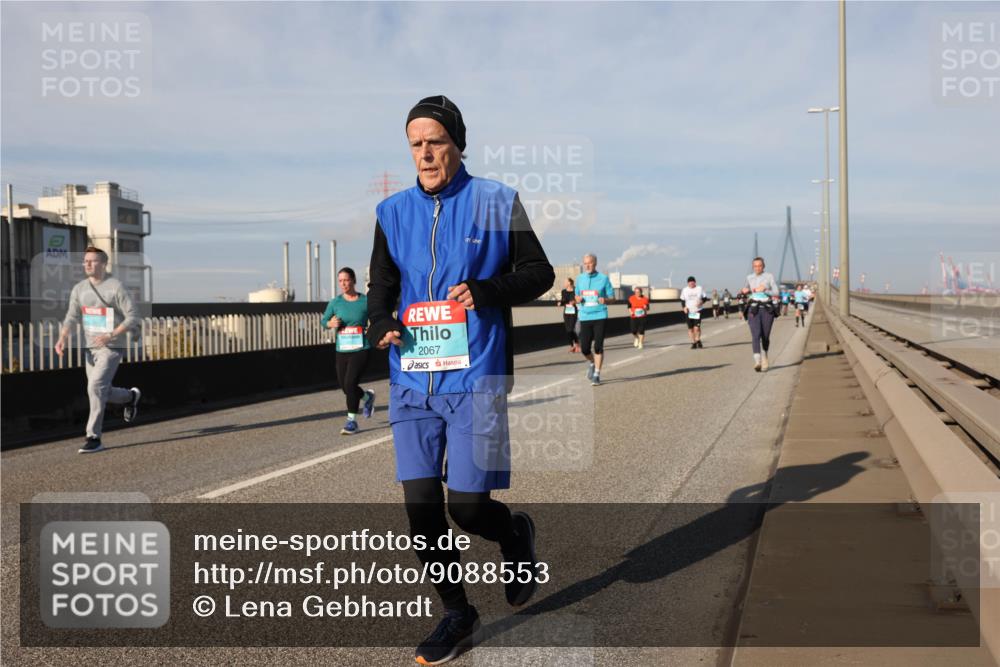 03.10.2025 - Köhlbrandbrückenlauf Lena Gebhardt http://msf.ph/oto/9088553 03.10.2025 10:06:43 Position 2 2067 meine-sportfotos.de