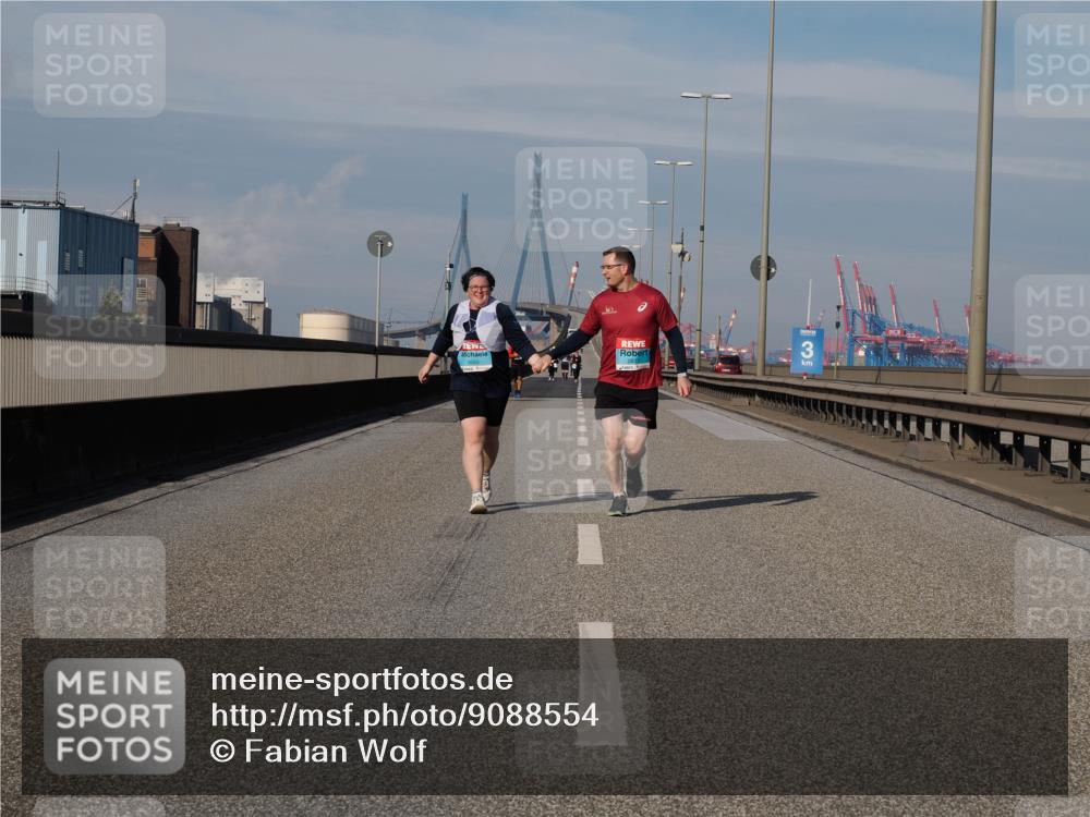 03.10.2025 - Köhlbrandbrückenlauf Fabian Wolf http://msf.ph/oto/9088554 03.10.2025 10:24:15 Position 3 3 meine-sportfotos.de