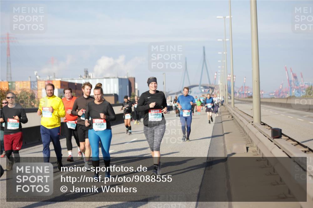 03.10.2025 - Köhlbrandbrückenlauf Jannik Wohlers http://msf.ph/oto/9088555 03.10.2025 10:09:06 Position 3 2869, 2870 meine-sportfotos.de