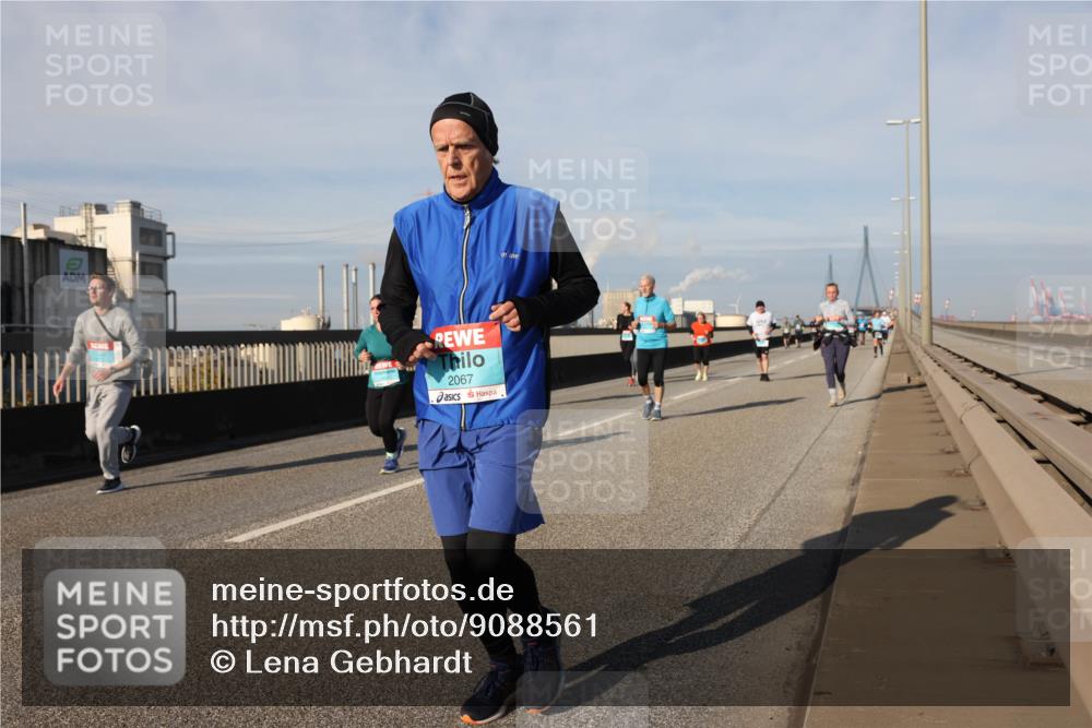 03.10.2025 - Köhlbrandbrückenlauf Lena Gebhardt http://msf.ph/oto/9088561 03.10.2025 10:06:43 Position 2 2067 meine-sportfotos.de