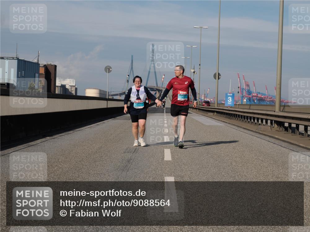 03.10.2025 - Köhlbrandbrückenlauf Fabian Wolf http://msf.ph/oto/9088564 03.10.2025 10:24:15 Position 3 2650, 3 meine-sportfotos.de