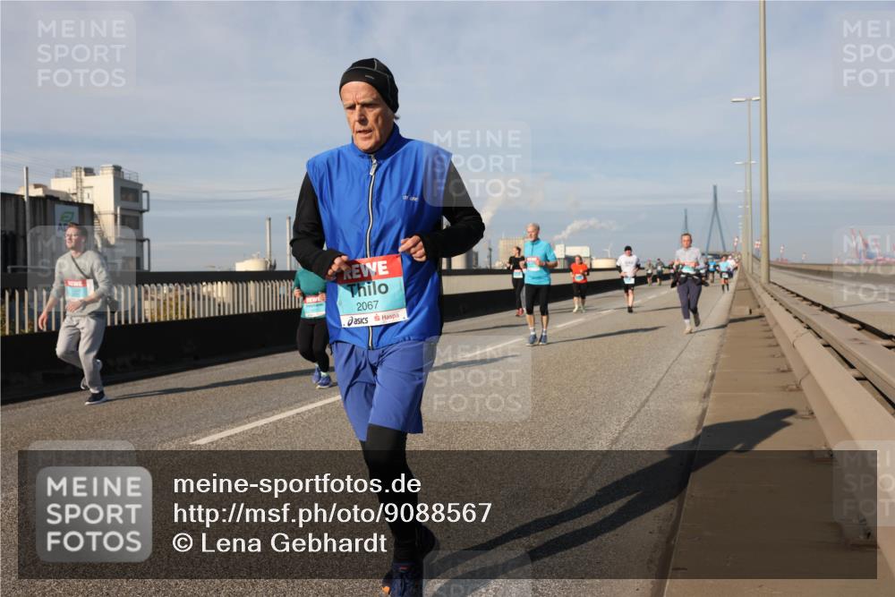 03.10.2025 - Köhlbrandbrückenlauf Lena Gebhardt http://msf.ph/oto/9088567 03.10.2025 10:06:43 Position 2 2067 meine-sportfotos.de