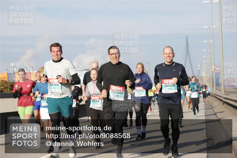03.10.2025 - Köhlbrandbrückenlauf Jannik Wohlers http://msf.ph/oto/9088568 03.10.2025 09:58:14 Position 3 1782, 2230, 1588, 1714, 1892 meine-sportfotos.de