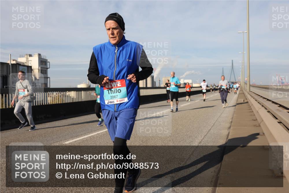 03.10.2025 - Köhlbrandbrückenlauf Lena Gebhardt http://msf.ph/oto/9088573 03.10.2025 10:06:43 Position 2 2067 meine-sportfotos.de