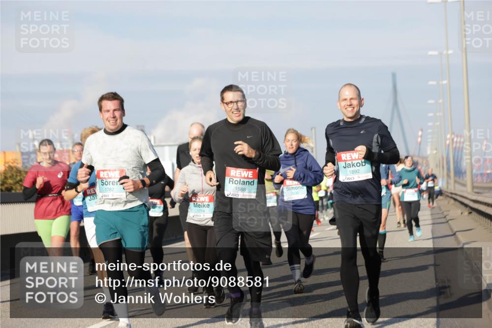 03.10.2025 - Köhlbrandbrückenlauf Jannik Wohlers http://msf.ph/oto/9088581 03.10.2025 09:58:14 Position 3 1782, 1892, 1588, 2230, 1714 meine-sportfotos.de