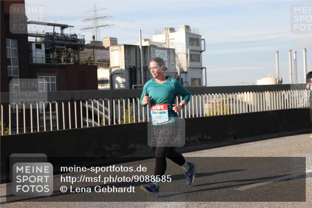 03.10.2025 - Köhlbrandbrückenlauf Lena Gebhardt http://msf.ph/oto/9088585 03.10.2025 10:06:45 Position 2 1872 meine-sportfotos.de