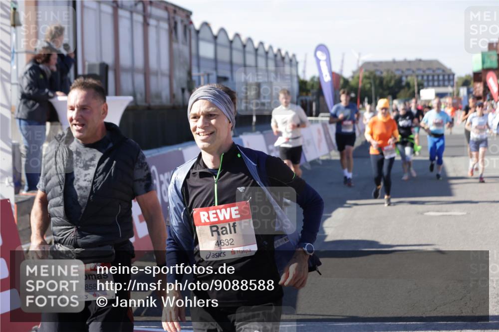 03.10.2025 - Köhlbrandbrückenlauf Jannik Wohlers http://msf.ph/oto/9088588 03.10.2025 13:19:13 Ziel 4143, 4593, 4630, 4631, 4632, 4690, 4725, 4727, 4816, 4828, 4876, 4996, 5027, 5853, 5858, 6088, 6127, 6225, 6226, 6576 meine-sportfotos.de