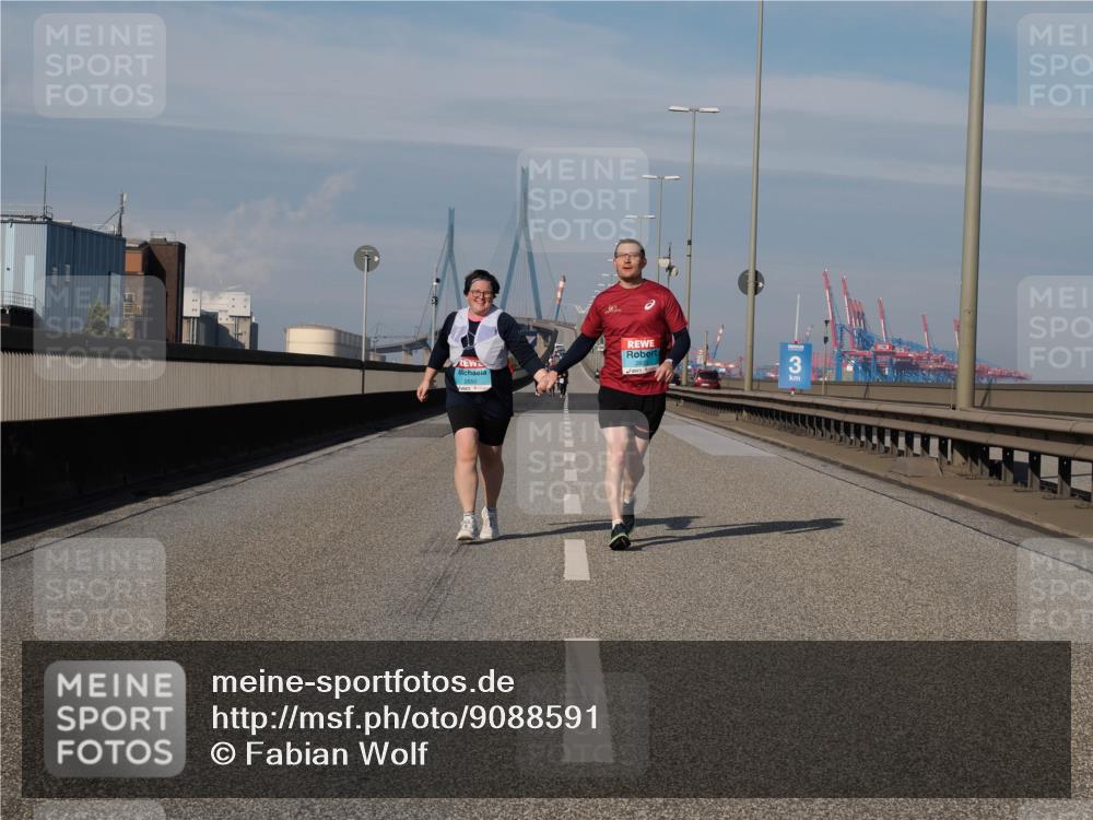 03.10.2025 - Köhlbrandbrückenlauf Fabian Wolf http://msf.ph/oto/9088591 03.10.2025 10:24:15 Position 3 2650 meine-sportfotos.de