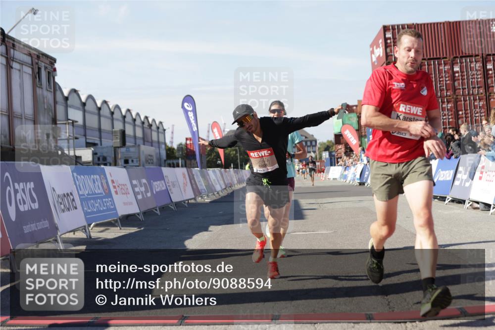 03.10.2025 - Köhlbrandbrückenlauf Jannik Wohlers http://msf.ph/oto/9088594 03.10.2025 12:53:29 Ziel 4029, 4142, 4155, 6241, 6656, 6804 meine-sportfotos.de