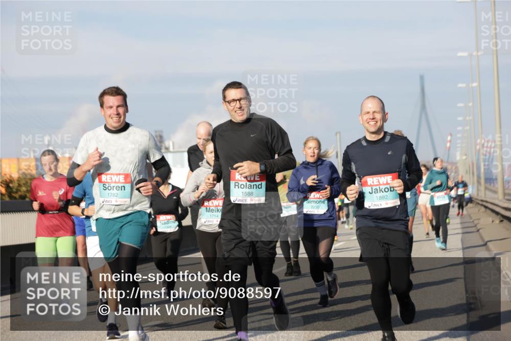 03.10.2025 - Köhlbrandbrückenlauf Jannik Wohlers http://msf.ph/oto/9088597 03.10.2025 09:58:14 Position 3 1782, 1892, 1588, 2230, 1714 meine-sportfotos.de