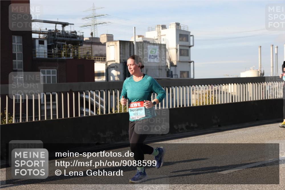 03.10.2025 - Köhlbrandbrückenlauf Lena Gebhardt http://msf.ph/oto/9088599 03.10.2025 10:06:45 Position 2 1872 meine-sportfotos.de