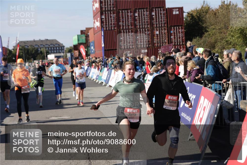 03.10.2025 - Köhlbrandbrückenlauf Jannik Wohlers http://msf.ph/oto/9088600 03.10.2025 13:19:14 Ziel 4143, 4593, 4631, 4632, 4690, 4725, 4727, 4816, 4828, 4876, 4996, 5027, 5853, 5858, 6088, 6127, 6225, 6226, 6576 meine-sportfotos.de