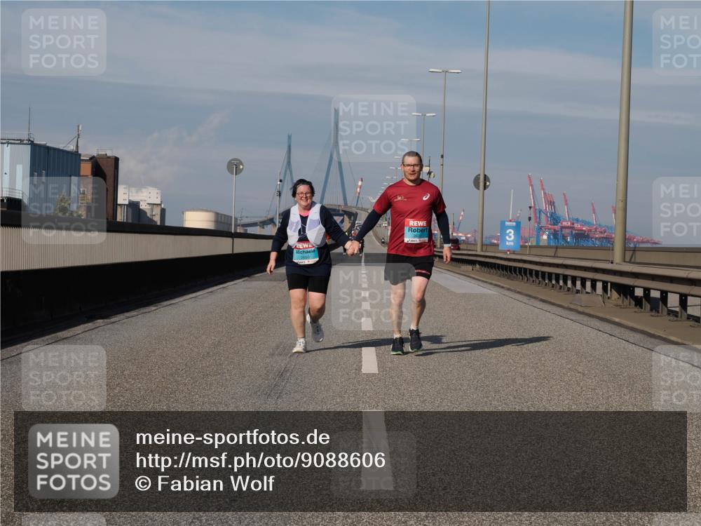 03.10.2025 - Köhlbrandbrückenlauf Fabian Wolf http://msf.ph/oto/9088606 03.10.2025 10:24:16 Position 3 2650, 3 meine-sportfotos.de