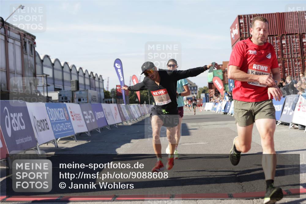 03.10.2025 - Köhlbrandbrückenlauf Jannik Wohlers http://msf.ph/oto/9088608 03.10.2025 12:53:29 Ziel 4029, 4142, 4155, 6241, 6656, 6804 meine-sportfotos.de