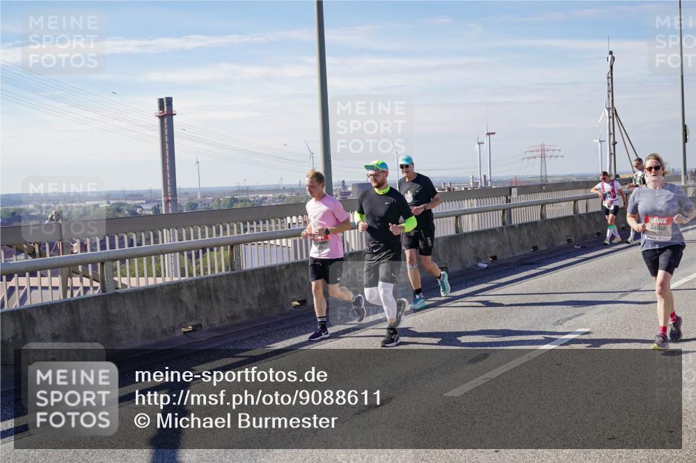03.10.2025 - Köhlbrandbrückenlauf Michael Burmester http://msf.ph/oto/9088611 03.10.2025 12:44:44 Position 2  meine-sportfotos.de