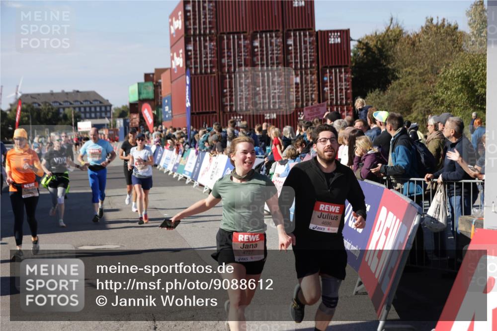 03.10.2025 - Köhlbrandbrückenlauf Jannik Wohlers http://msf.ph/oto/9088612 03.10.2025 13:19:14 Ziel 4143, 4593, 4631, 4632, 4690, 4725, 4727, 4816, 4828, 4876, 4996, 5027, 5853, 5858, 6088, 6127, 6225, 6226, 6576 meine-sportfotos.de