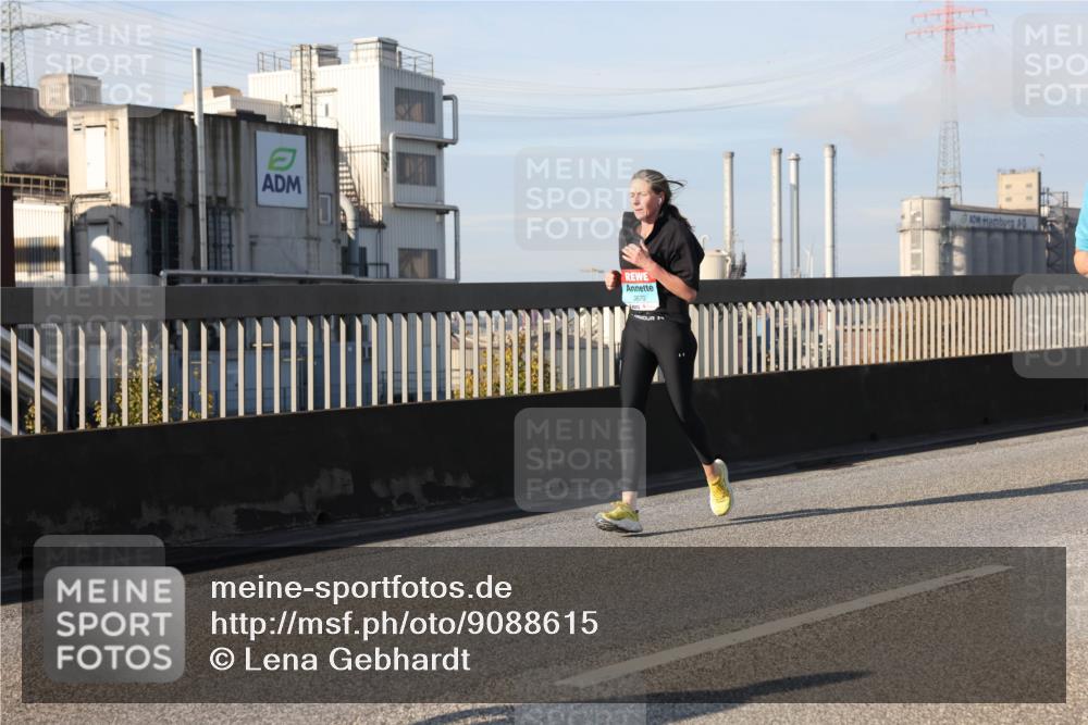 03.10.2025 - Köhlbrandbrückenlauf Lena Gebhardt http://msf.ph/oto/9088615 03.10.2025 10:06:45 Position 2 3670 meine-sportfotos.de