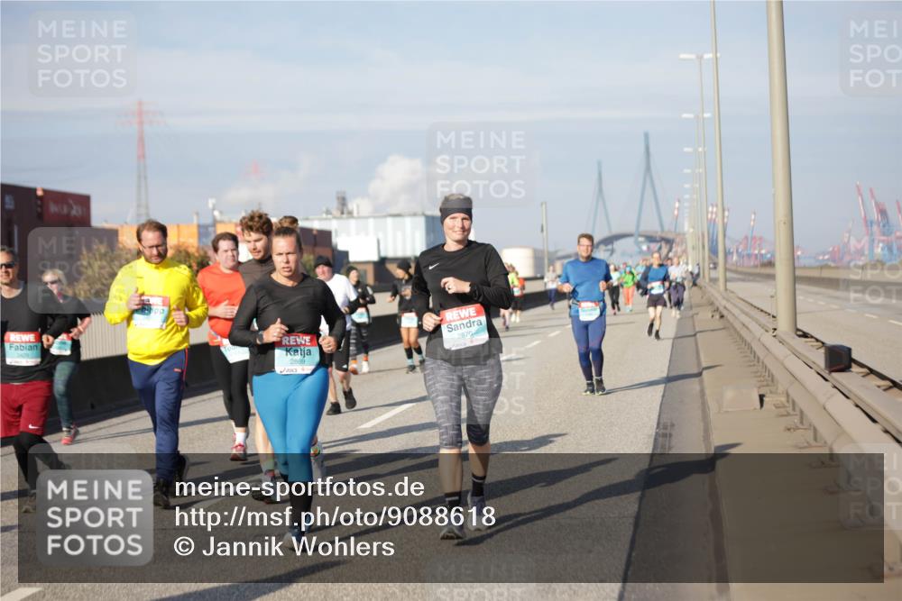 03.10.2025 - Köhlbrandbrückenlauf Jannik Wohlers http://msf.ph/oto/9088618 03.10.2025 10:09:08 Position 3 2869, 2870 meine-sportfotos.de