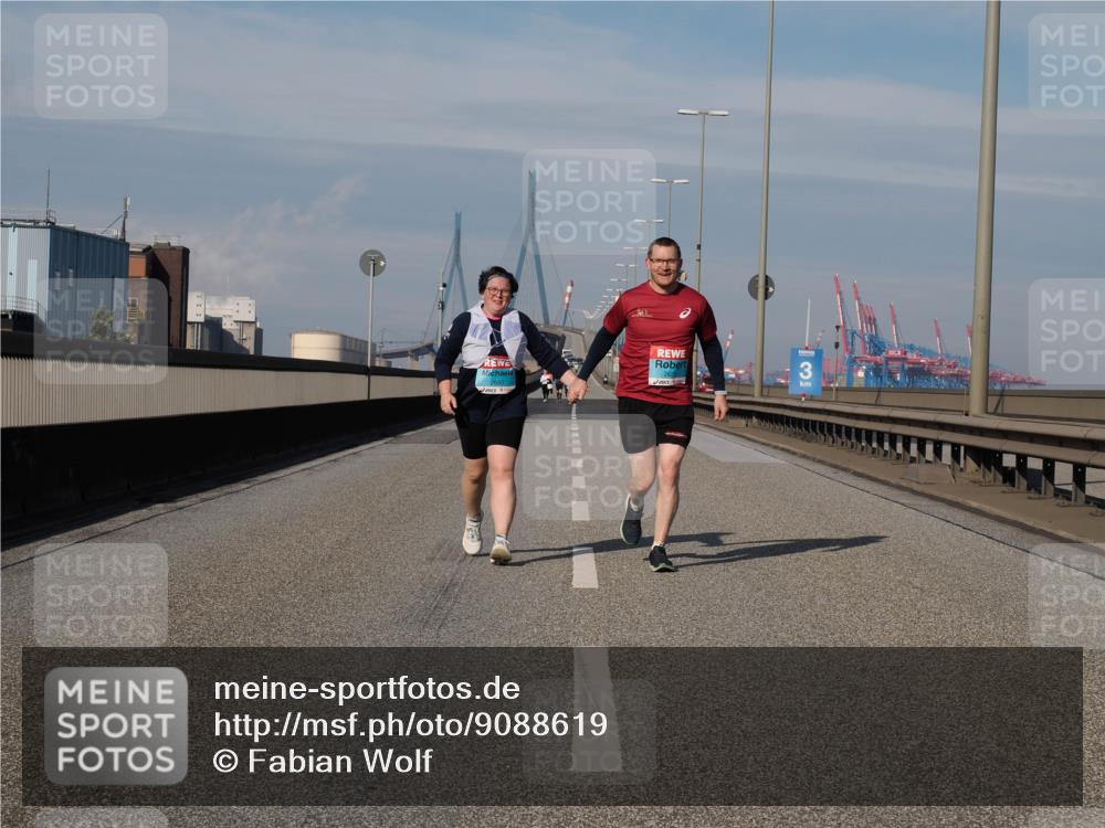 03.10.2025 - Köhlbrandbrückenlauf Fabian Wolf http://msf.ph/oto/9088619 03.10.2025 10:24:16 Position 3  meine-sportfotos.de