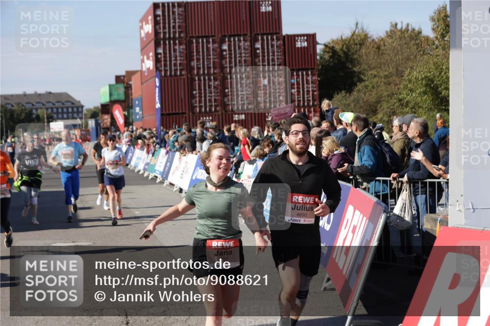 03.10.2025 - Köhlbrandbrückenlauf Jannik Wohlers http://msf.ph/oto/9088621 03.10.2025 13:19:14 Ziel 4143, 4593, 4631, 4632, 4690, 4725, 4727, 4816, 4828, 4876, 4996, 5027, 5853, 5858, 6088, 6127, 6225, 6226, 6576 meine-sportfotos.de