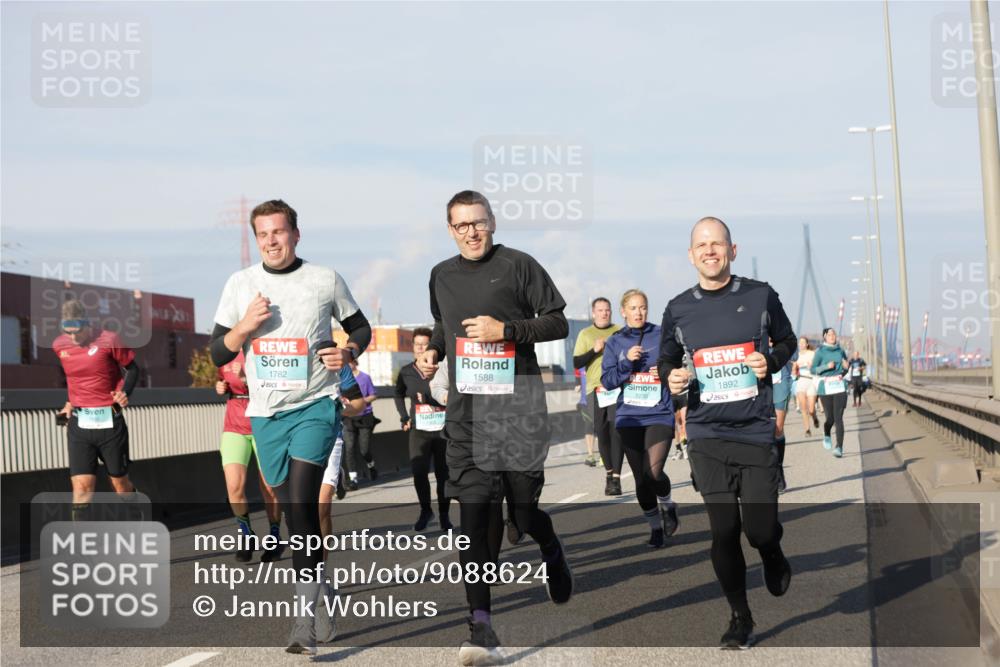 03.10.2025 - Köhlbrandbrückenlauf Jannik Wohlers http://msf.ph/oto/9088624 03.10.2025 09:58:15 Position 3 1782, 1588, 1892 meine-sportfotos.de