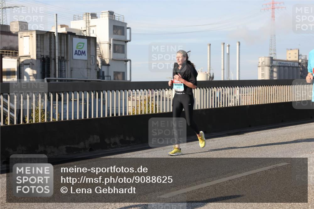 03.10.2025 - Köhlbrandbrückenlauf Lena Gebhardt http://msf.ph/oto/9088625 03.10.2025 10:06:45 Position 2 3670 meine-sportfotos.de