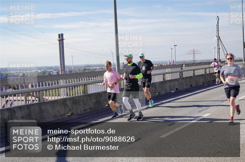 03.10.2025 - Köhlbrandbrückenlauf Michael Burmester http://msf.ph/oto/9088626 03.10.2025 12:44:44 Position 2 4417 meine-sportfotos.de