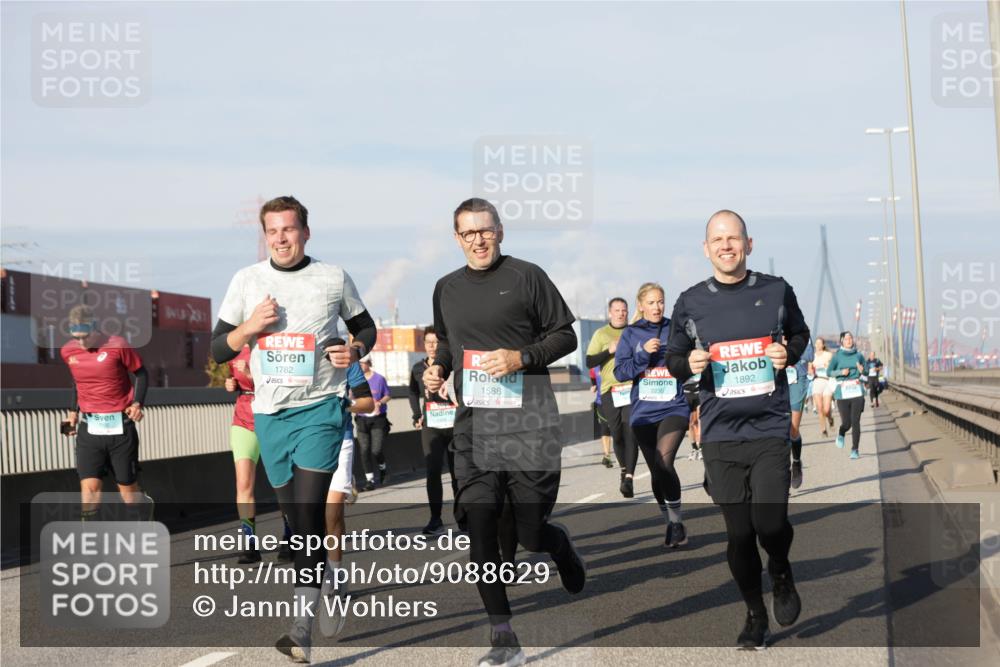 03.10.2025 - Köhlbrandbrückenlauf Jannik Wohlers http://msf.ph/oto/9088629 03.10.2025 09:58:15 Position 3 1782, 1588, 2230, 1892 meine-sportfotos.de