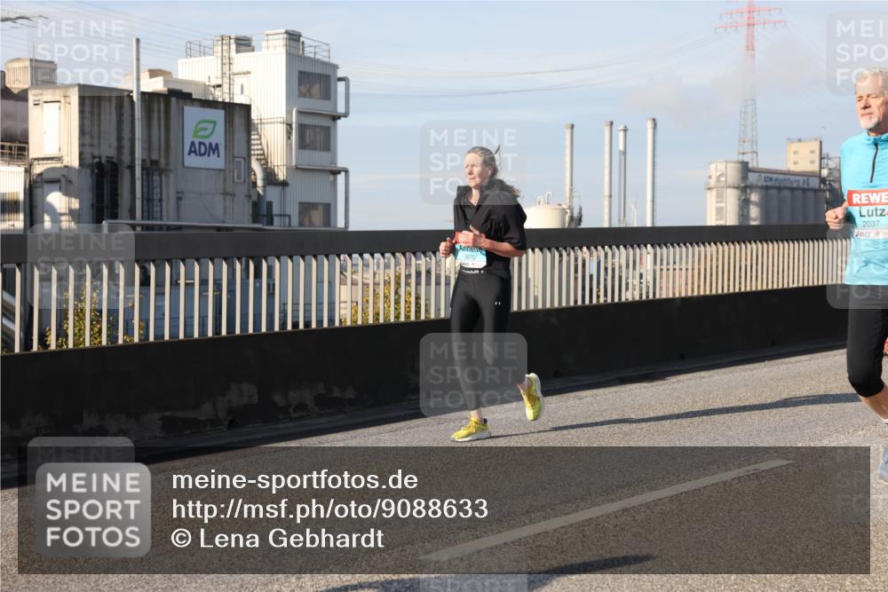 03.10.2025 - Köhlbrandbrückenlauf Lena Gebhardt http://msf.ph/oto/9088633 03.10.2025 10:06:46 Position 2 3670, 2037 meine-sportfotos.de