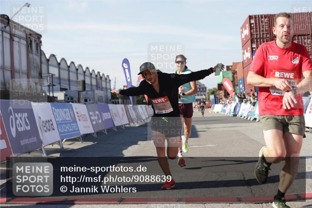 03.10.2025 - Köhlbrandbrückenlauf Jannik Wohlers http://msf.ph/oto/9088639 03.10.2025 12:53:29 Ziel 4029, 4142, 4155, 6241, 6656, 6804 meine-sportfotos.de