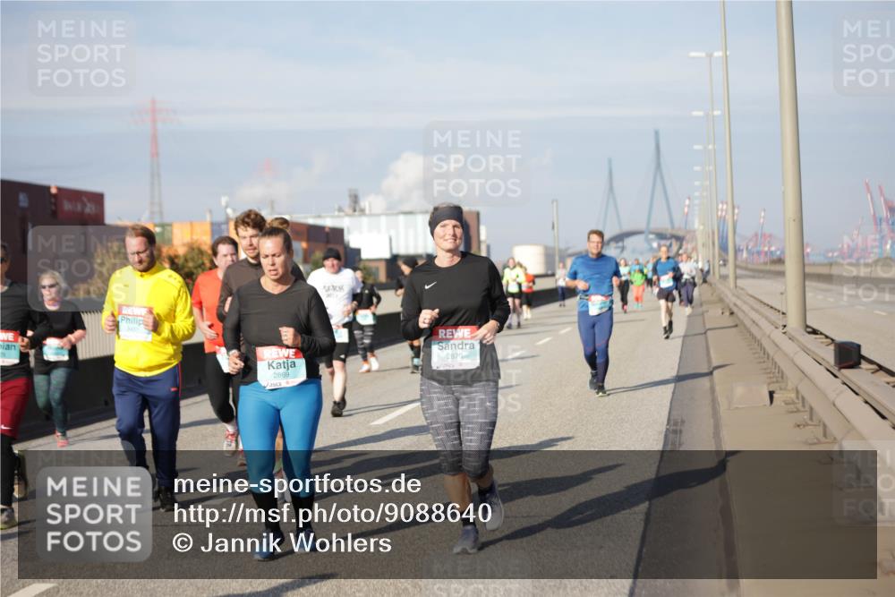 03.10.2025 - Köhlbrandbrückenlauf Jannik Wohlers http://msf.ph/oto/9088640 03.10.2025 10:09:08 Position 3 2023, 2869, 2870 meine-sportfotos.de