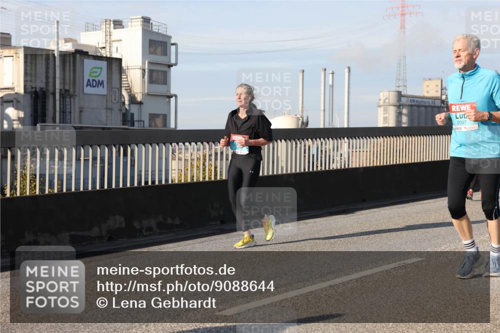 03.10.2025 - Köhlbrandbrückenlauf Lena Gebhardt http://msf.ph/oto/9088644 03.10.2025 10:06:46 Position 2 2037 meine-sportfotos.de