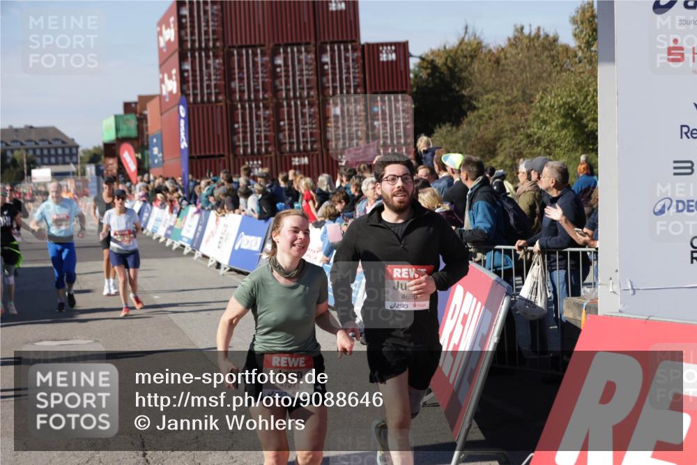 03.10.2025 - Köhlbrandbrückenlauf Jannik Wohlers http://msf.ph/oto/9088646 03.10.2025 13:19:15 Ziel 4143, 4593, 4631, 4632, 4690, 4725, 4727, 4816, 4828, 4876, 4996, 5853, 5858, 6057, 6088, 6127, 6225, 6226, 6576 meine-sportfotos.de