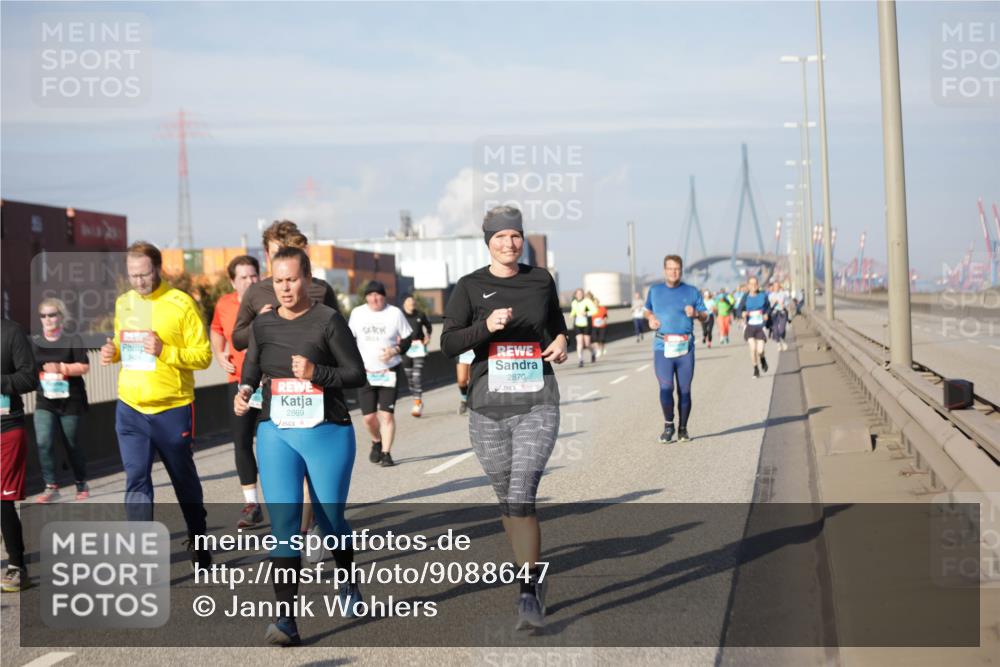 03.10.2025 - Köhlbrandbrückenlauf Jannik Wohlers http://msf.ph/oto/9088647 03.10.2025 10:09:08 Position 3 2869, 2023, 2870 meine-sportfotos.de