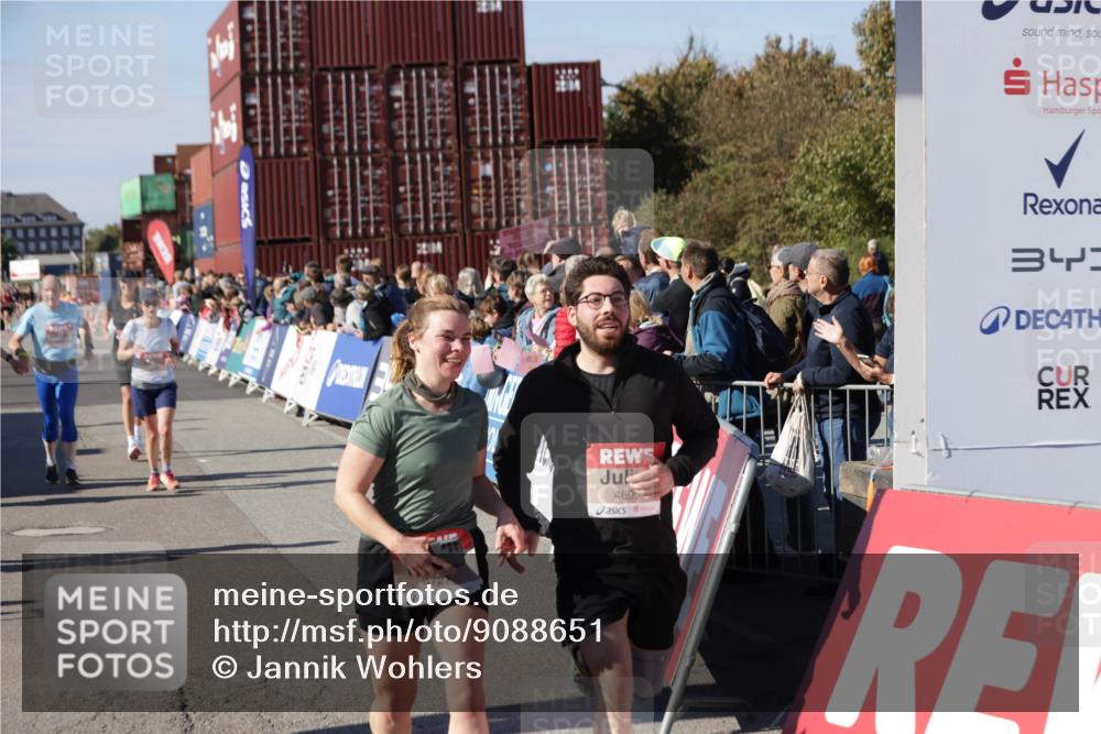 03.10.2025 - Köhlbrandbrückenlauf Jannik Wohlers http://msf.ph/oto/9088651 03.10.2025 13:19:15 Ziel 4143, 4593, 4631, 4632, 4690, 4725, 4727, 4816, 4828, 4876, 4996, 5853, 5858, 6057, 6088, 6127, 6225, 6226, 6576 meine-sportfotos.de
