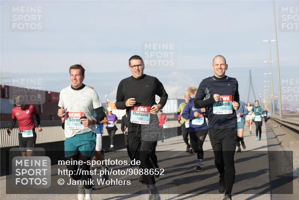 03.10.2025 - Köhlbrandbrückenlauf Jannik Wohlers http://msf.ph/oto/9088652 03.10.2025 09:58:15 Position 3 1782, 1588, 1892 meine-sportfotos.de
