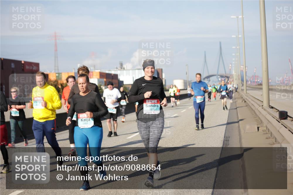 03.10.2025 - Köhlbrandbrückenlauf Jannik Wohlers http://msf.ph/oto/9088654 03.10.2025 10:09:08 Position 3 2869, 2023, 2870 meine-sportfotos.de