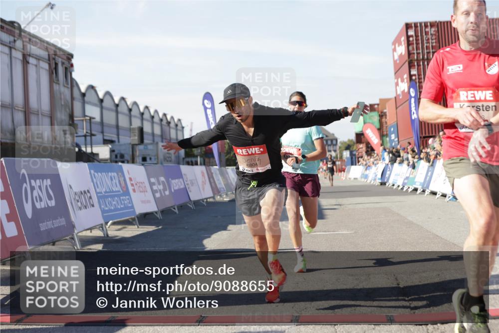03.10.2025 - Köhlbrandbrückenlauf Jannik Wohlers http://msf.ph/oto/9088655 03.10.2025 12:53:29 Ziel 4029, 4142, 4155, 6241, 6656, 6804 meine-sportfotos.de