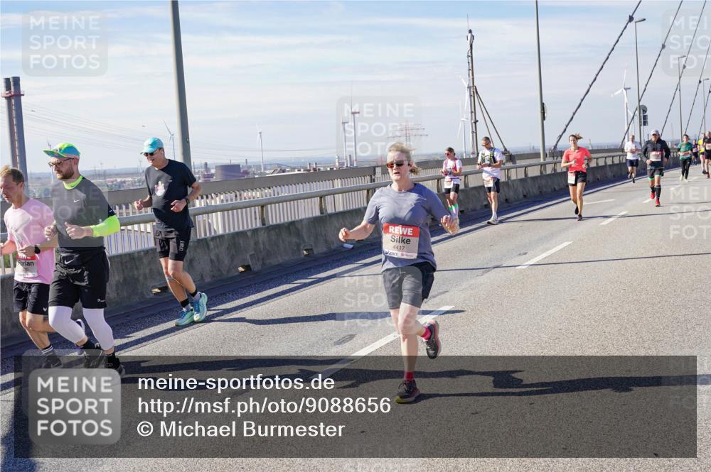 03.10.2025 - Köhlbrandbrückenlauf Michael Burmester http://msf.ph/oto/9088656 03.10.2025 12:44:45 Position 2 4417 meine-sportfotos.de
