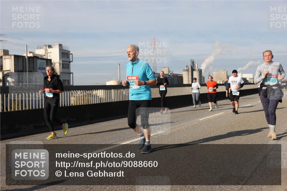 03.10.2025 - Köhlbrandbrückenlauf Lena Gebhardt http://msf.ph/oto/9088660 03.10.2025 10:06:46 Position 2 2037, 2023, 3729 meine-sportfotos.de