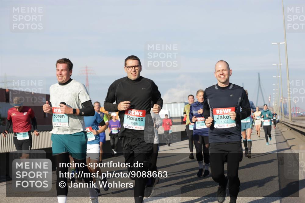 03.10.2025 - Köhlbrandbrückenlauf Jannik Wohlers http://msf.ph/oto/9088663 03.10.2025 09:58:15 Position 3 1782, 1588, 2230, 1892 meine-sportfotos.de