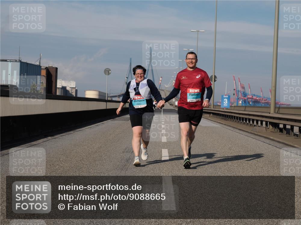 03.10.2025 - Köhlbrandbrückenlauf Fabian Wolf http://msf.ph/oto/9088665 03.10.2025 10:24:17 Position 3 2650, 2639, 3 meine-sportfotos.de