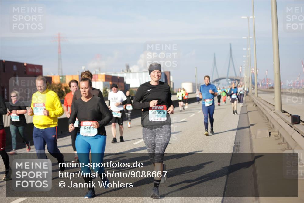 03.10.2025 - Köhlbrandbrückenlauf Jannik Wohlers http://msf.ph/oto/9088667 03.10.2025 10:09:08 Position 3 2869, 2870 meine-sportfotos.de