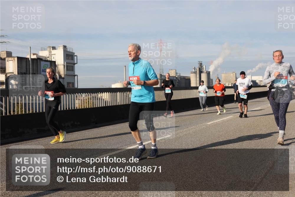 03.10.2025 - Köhlbrandbrückenlauf Lena Gebhardt http://msf.ph/oto/9088671 03.10.2025 10:06:46 Position 2 2037 meine-sportfotos.de