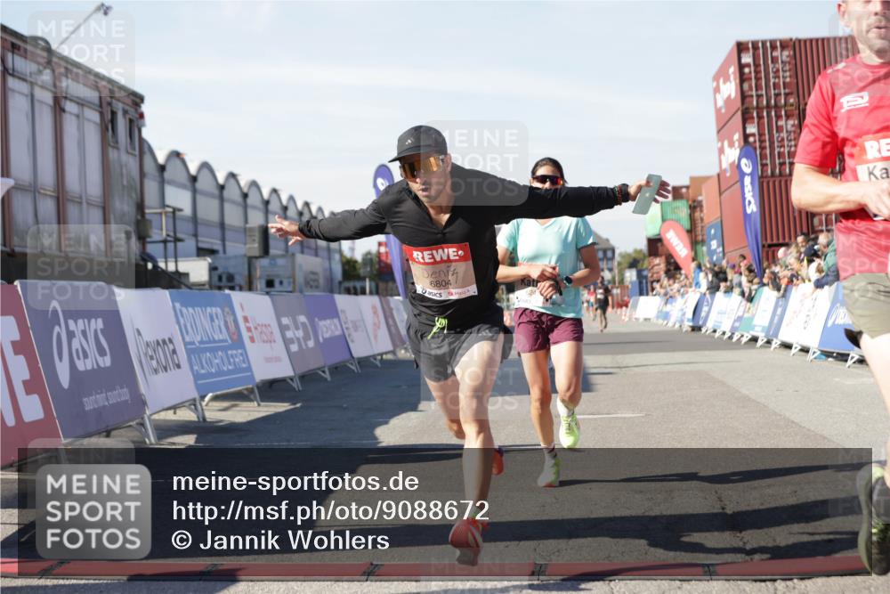 03.10.2025 - Köhlbrandbrückenlauf Jannik Wohlers http://msf.ph/oto/9088672 03.10.2025 12:53:29 Ziel 4029, 4142, 4155, 6241, 6656, 6804 meine-sportfotos.de