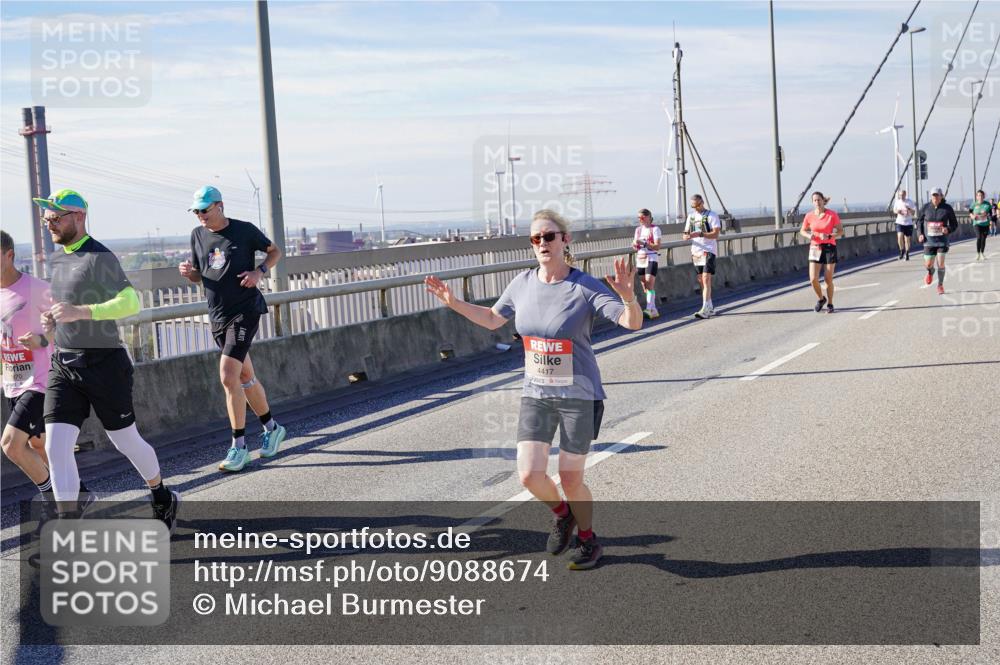 03.10.2025 - Köhlbrandbrückenlauf Michael Burmester http://msf.ph/oto/9088674 03.10.2025 12:44:45 Position 2 4417 meine-sportfotos.de