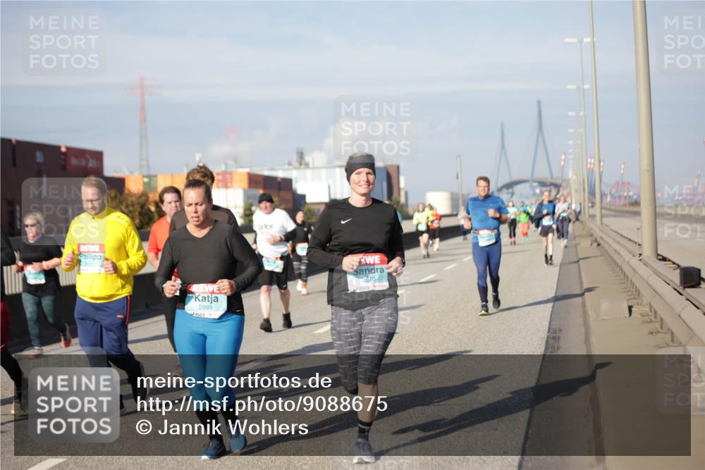 03.10.2025 - Köhlbrandbrückenlauf Jannik Wohlers http://msf.ph/oto/9088675 03.10.2025 10:09:08 Position 3 3451, 2869, 2870 meine-sportfotos.de