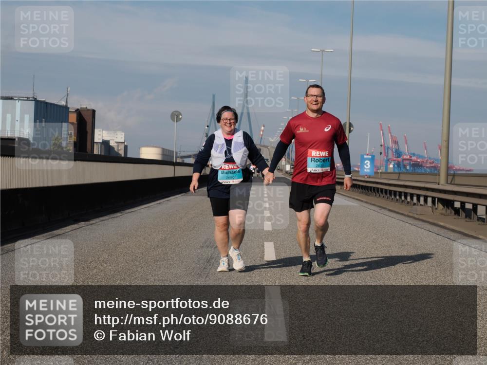03.10.2025 - Köhlbrandbrückenlauf Fabian Wolf http://msf.ph/oto/9088676 03.10.2025 10:24:17 Position 3 2650, 2639, 3 meine-sportfotos.de