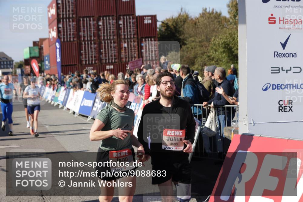 03.10.2025 - Köhlbrandbrückenlauf Jannik Wohlers http://msf.ph/oto/9088683 03.10.2025 13:19:15 Ziel 4143, 4593, 4631, 4632, 4690, 4725, 4727, 4816, 4828, 4876, 4996, 5853, 5858, 6057, 6088, 6127, 6225, 6226, 6576 meine-sportfotos.de