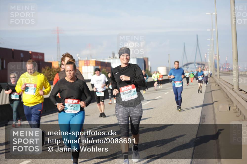 03.10.2025 - Köhlbrandbrückenlauf Jannik Wohlers http://msf.ph/oto/9088691 03.10.2025 10:09:08 Position 3 2869, 2870 meine-sportfotos.de